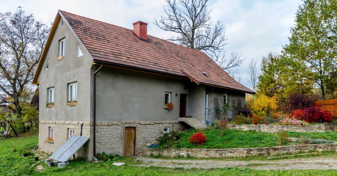Obok EKOCENTRUM ICPPC dom z ogrodem, kuźnią i stodołą na sprzedaż Ekocentrum